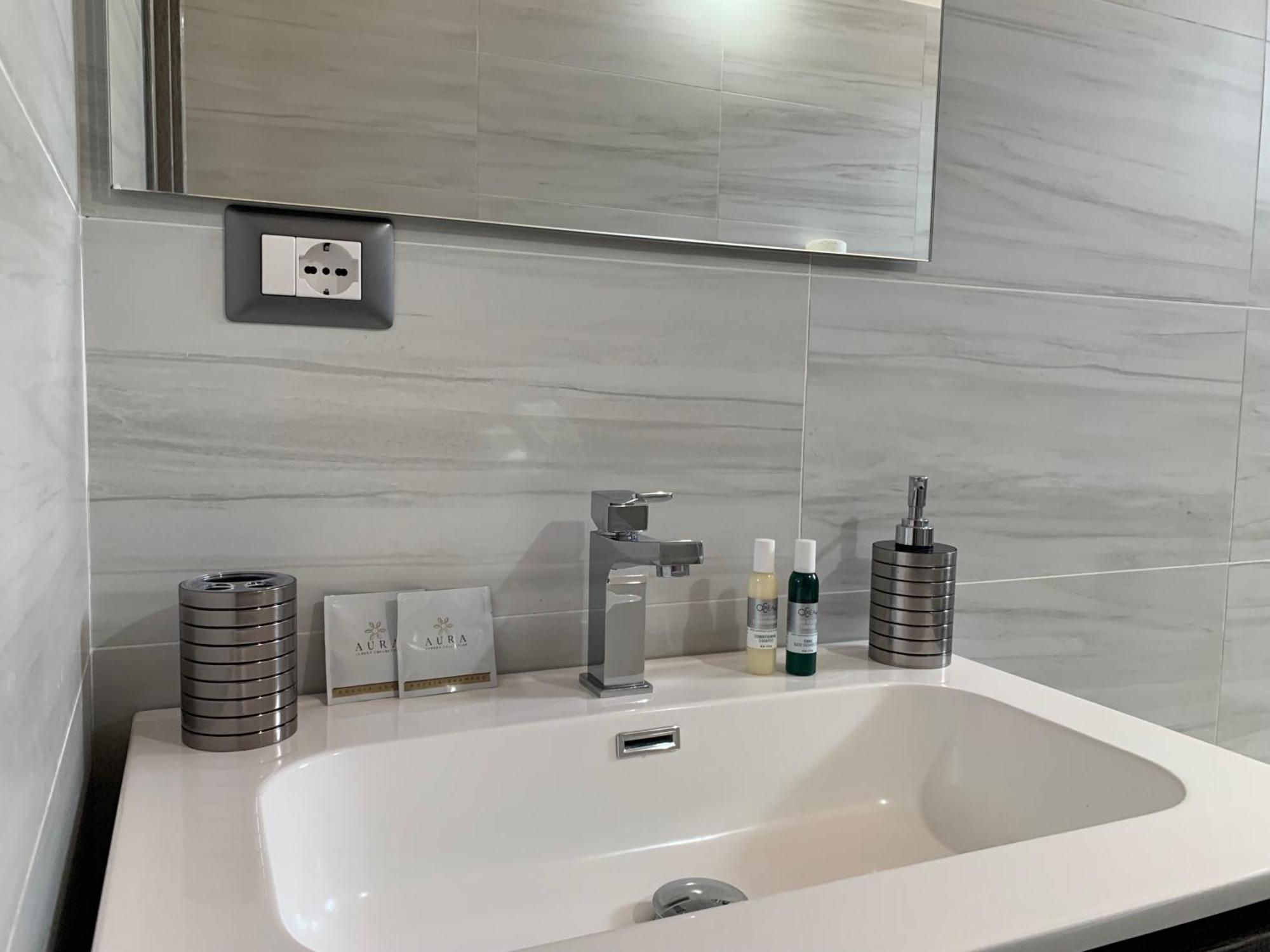 Prestige *Luxury Rooms & Appartment Монтеджордано Экстерьер фото
